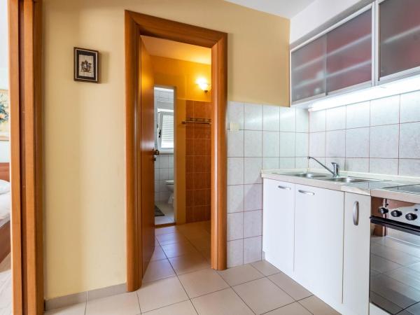 Pansion Epetium : photo 2 de la chambre studio avec vue sur jardin