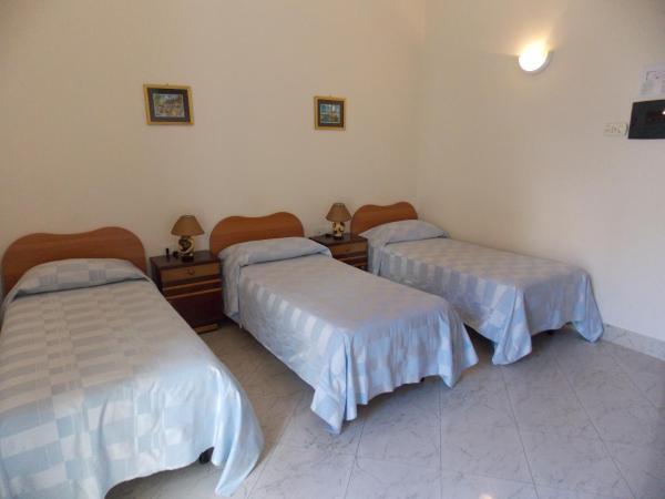 Albergo Roma : photo 6 de la chambre chambre triple