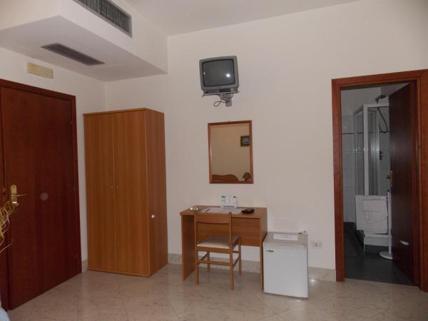 Albergo Roma : photo 8 de la chambre chambre triple