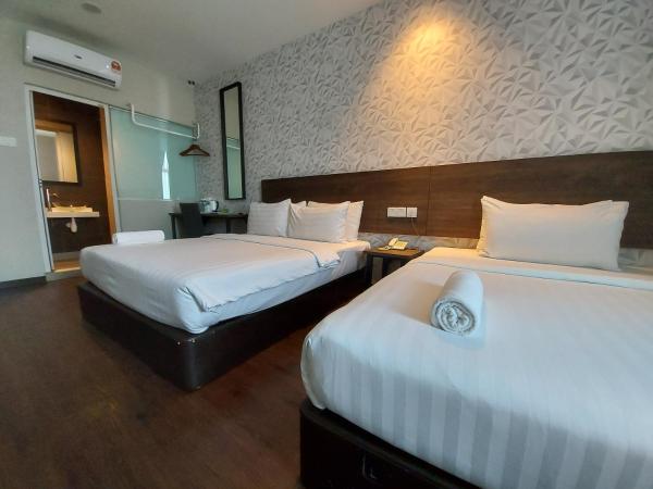 MIICO Hotel @ Mount Austin : photo 2 de la chambre family (1 queen + 1 single) with window