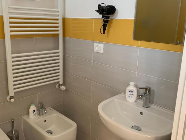 Mambo Suites : photo 7 de la chambre chambre simple avec salle de bains privative