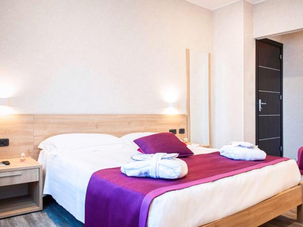 Mercure Palermo Centro : photo 4 de la chambre family -  annex  90 metres from the main building