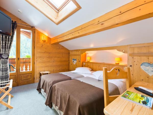 Logis La Croix-Saint-Maurice : photo 5 de la chambre chambre double mansardée avec balcon