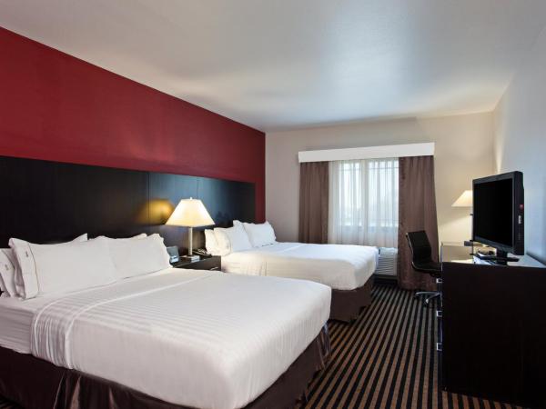Holiday Inn Express Hollywood Walk of Fame, an IHG Hotel : photo 3 de la chambre chambre standard avec 2 lits queen-size - vue sur ville
