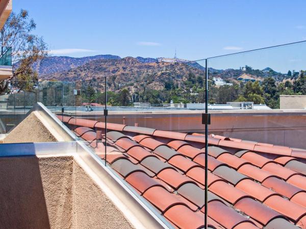 Holiday Inn Express Hollywood Walk of Fame, an IHG Hotel : photo 5 de la chambre suite 1 chambre lit king-size