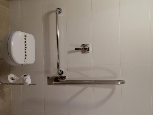 Alta Reggia Plaza Hotel : photo 1 de la chambre chambre lit king-size avec douche accessible en fauteuil roulant - adaptée aux personnes à mobilité réduite