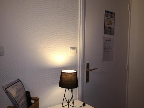 Hôtel Trianon Tours : photo 3 de la chambre chambre familiale