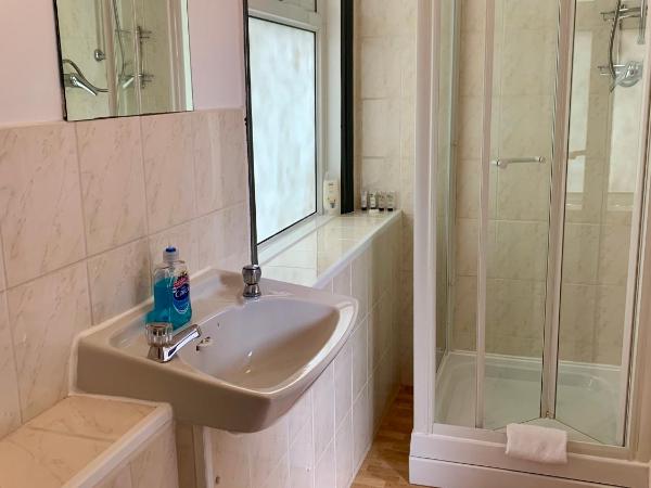 Manchester Stay Hotel - Free Parking : photo 4 de la chambre attic small double en-suite with kitchenette