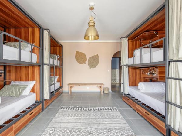 Selina Peniche : photo 2 de la chambre lit dans un dortoir de 4 lits