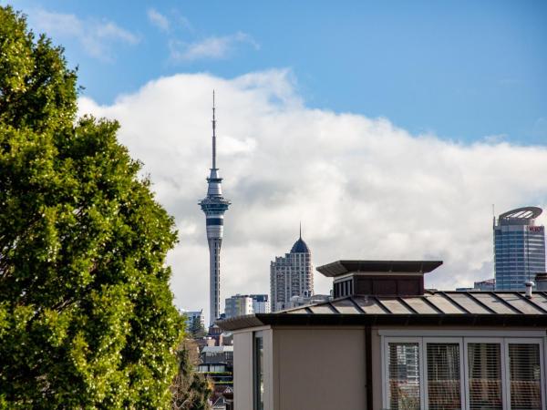 Auckland Rose Park Hotel : photo 5 de la chambre hébergement lit king-size supérieur - vue sur ville et résidences