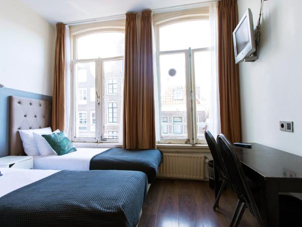 Quentin Arrive Hotel : photo 2 de la chambre chambre triple avec salle de bains privative