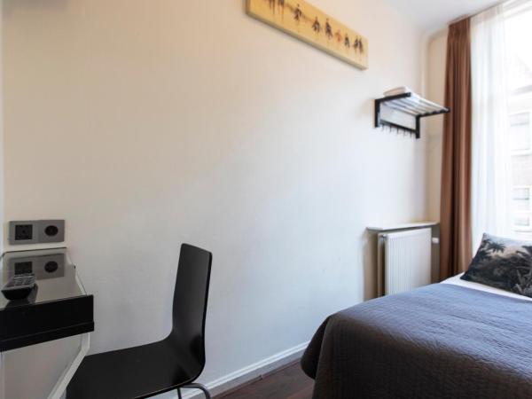 Quentin Arrive Hotel : photo 6 de la chambre chambre double avec salle de bains commune