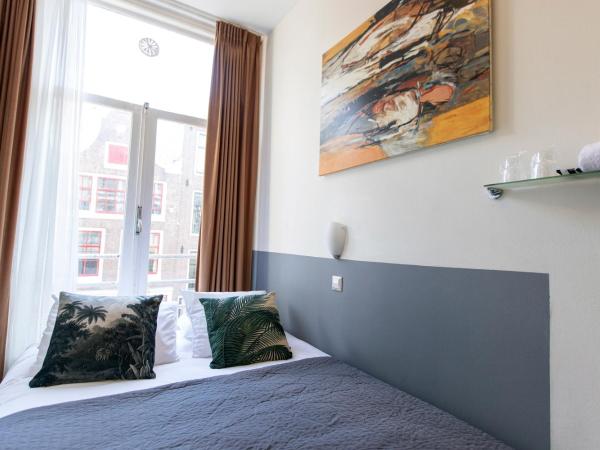 Quentin Arrive Hotel : photo 4 de la chambre chambre double avec salle de bains commune