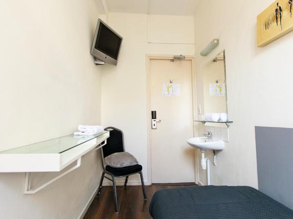 Quentin Arrive Hotel : photo 4 de la chambre chambre simple avec salle de bains commune