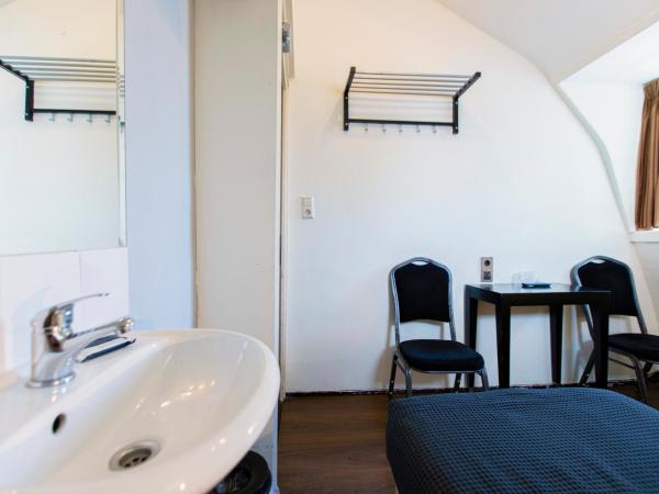 Quentin Arrive Hotel : photo 5 de la chambre chambre lits jumeaux avec salle de bains commune