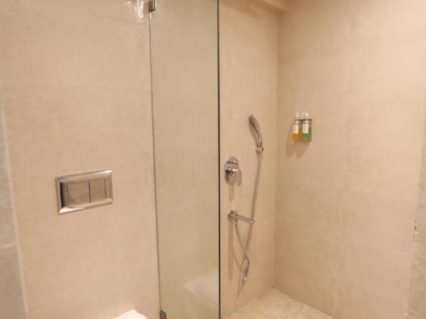 Hotel Cliffton : photo 9 de la chambre chambre lit king-size deluxe