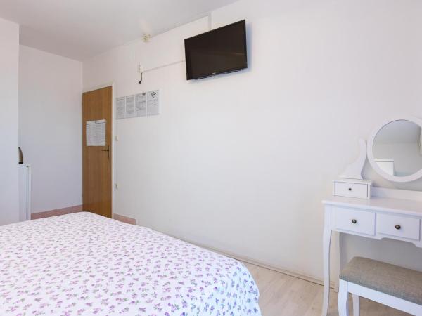 Apartment & rooms Ivica : photo 2 de la chambre chambre double avec balcon - vue sur mer