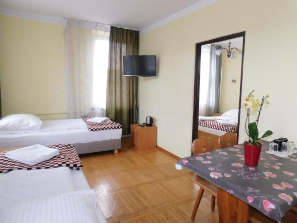 Pokoje Gościnne Korona : photo 2 de la chambre chambre quintuple