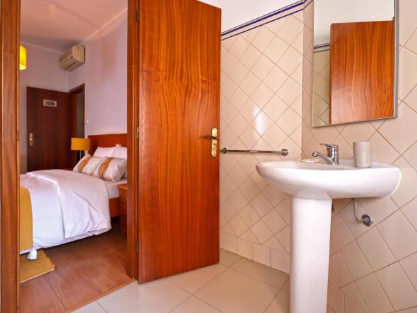 Dolce Vianna - City Centre Rooms : photo 2 de la chambre chambre double avec salle de bains privative