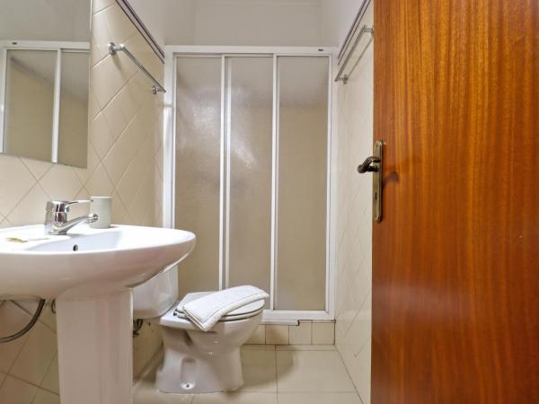 Dolce Vianna - City Centre Rooms : photo 2 de la chambre chambre lits jumeaux avec salle de bains privative