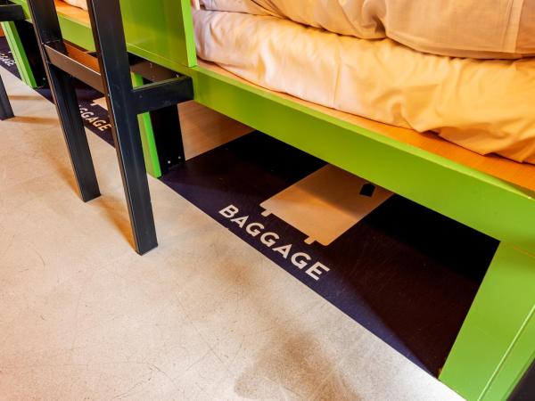 plat hostel keikyu asakusa station : photo 2 de la chambre lit superposé dans dortoir mixte