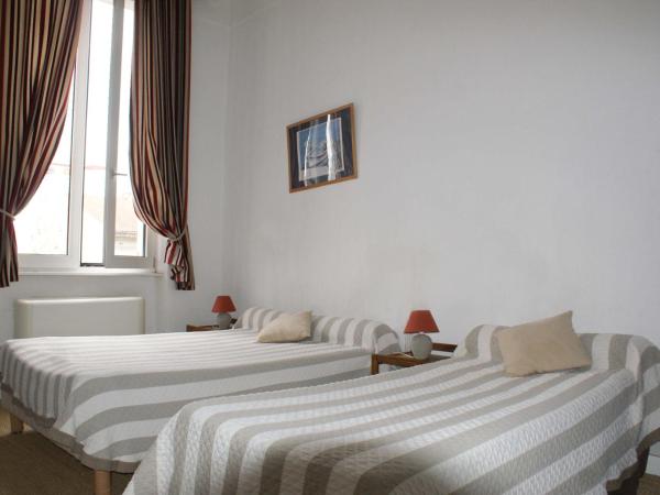 Hôtel Jaurès : photo 2 de la chambre chambre triple