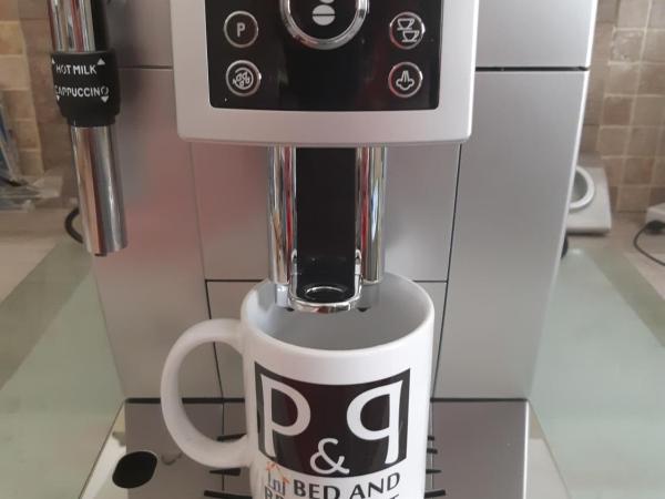 Patrick&Pierre Bed and Breakfast Nîmes : photo 8 de la chambre chambre double avec salle de bains privative extérieure