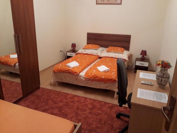 Piac utcai Apartman : photo 7 de la chambre chambre triple confort