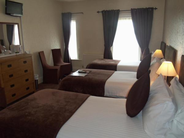 Novello Blackpool : photo 5 de la chambre chambre triple avec salle de bains privative