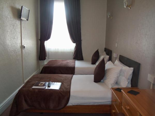 Novello Blackpool : photo 4 de la chambre chambre lits jumeaux avec salle de bains privative