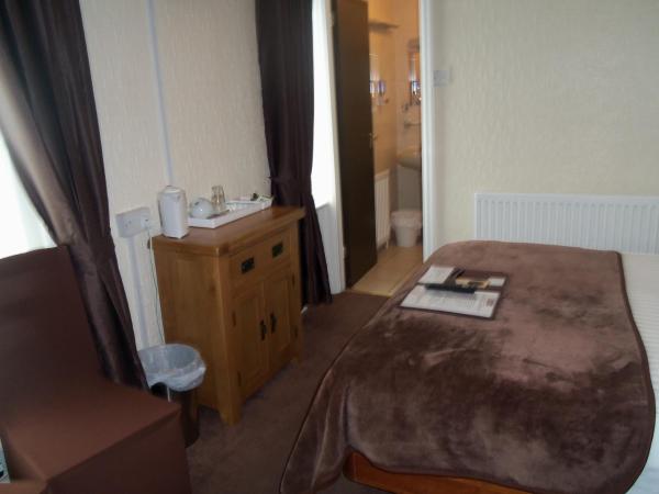 Novello Blackpool : photo 2 de la chambre chambre double Économique avec salle de bains privative 
