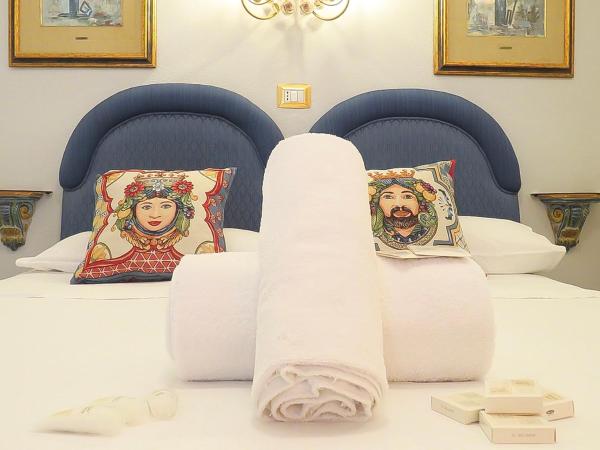 Villa Athèna : photo 3 de la chambre chambre double ou lits jumeaux avec salle de bains privative