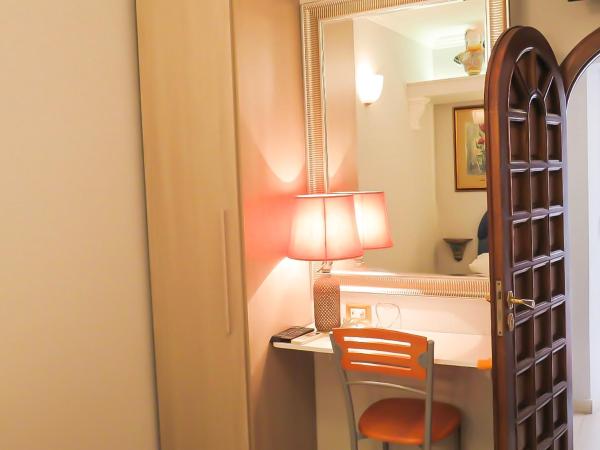 Villa Athèna : photo 4 de la chambre chambre double ou lits jumeaux avec salle de bains privative