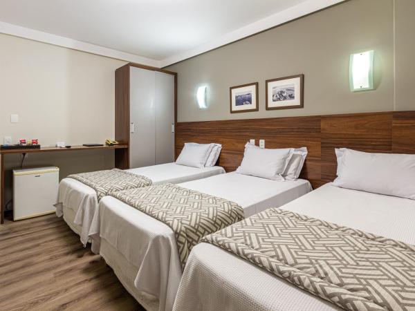Hotel Bahia do Sol : photo 2 de la chambre chambre triple