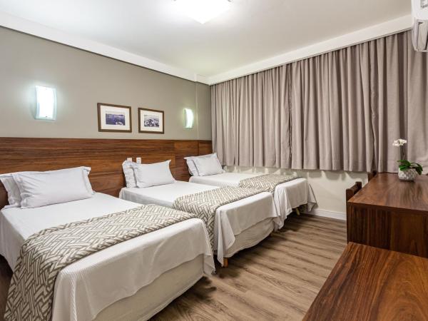 Hotel Bahia do Sol : photo 1 de la chambre chambre triple