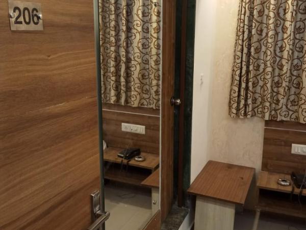 HOTEL KHUSHI PALACE : photo 4 de la chambre chambre double standard avec ventilateur