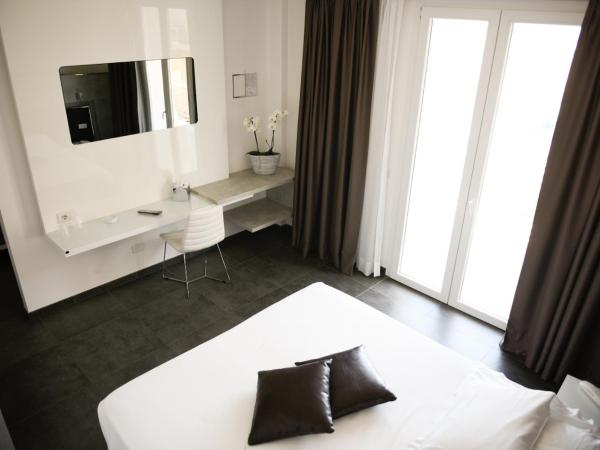 Baldinini Hotel : photo 8 de la chambre chambre double ou lits jumeaux - vue partielle sur mer