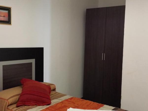 Pension Gran Plaza : photo 4 de la chambre chambre triple basique