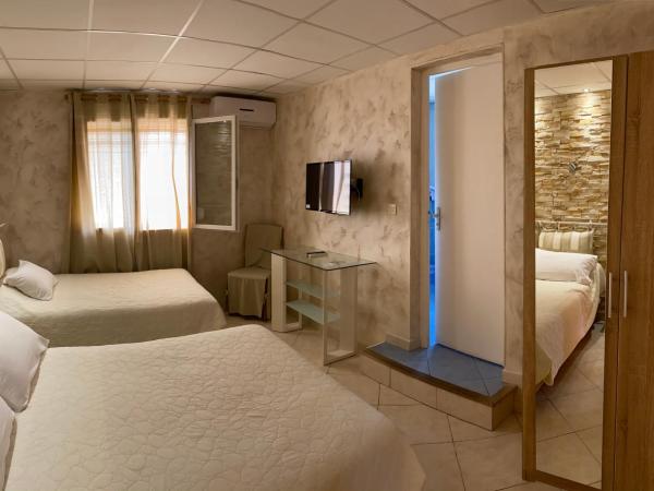 Hôtel Le Derby : photo 1 de la chambre chambre quadruple