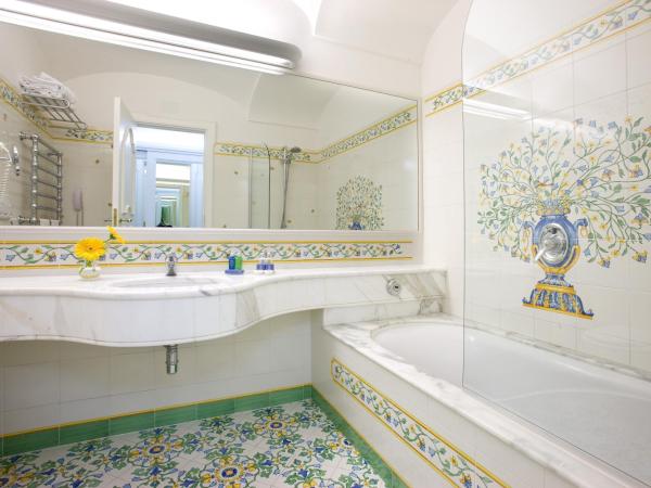 Grand Hotel La Favorita : photo 5 de la chambre chambre deluxe double ou lits jumeaux