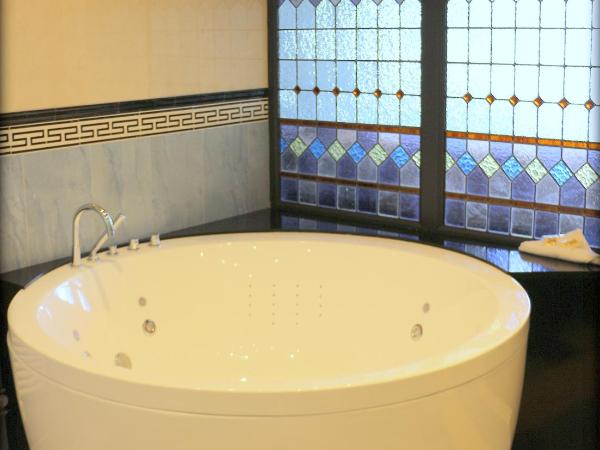 Best Western Le Cheval Blanc -Centre- Vieux Port : photo 3 de la chambre suite alphonse allais