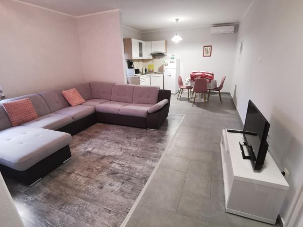 Lovely Family House Robi : photo 1 de la chambre chambre familiale