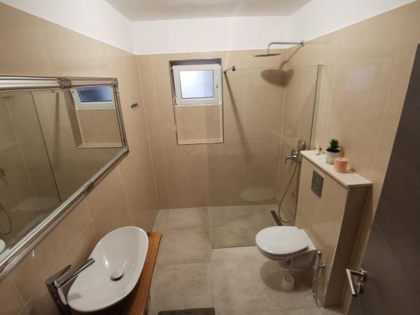 Lovely Family House Robi : photo 10 de la chambre chambre familiale