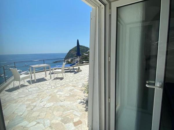 Hotel Casa Sofia : photo 9 de la chambre chambre triple de luxe avec terrasse vue sur mer