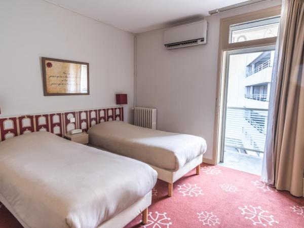 Hotel Ours Blanc - Place Victor Hugo : photo 3 de la chambre chambre lits jumeaux supérieure