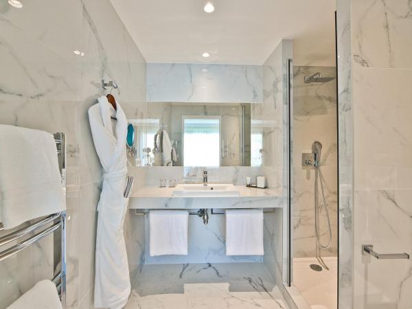 Hôtel La Villa Port d'Antibes & Spa : photo 4 de la chambre chambre double ou lits jumeaux prestige