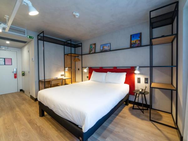 ibis Porto Centro Mercado Bolhao : photo 4 de la chambre chambre lit queen-size supérieure avec balcon