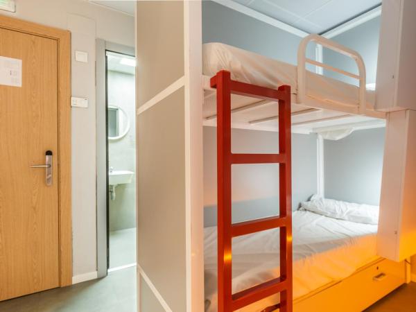 Sun & Moon Hostel : photo 9 de la chambre lit simple dans dortoir mixte (8 adultes)