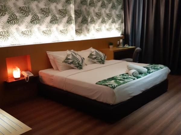 Grandeur Hotel And Spa : photo 8 de la chambre chambre lit king-size avec baignoire spa