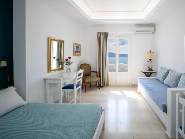 Villa Renos Hotel : photo 9 de la chambre chambre double ou lits jumeaux de luxe avec jacuzzi extérieur